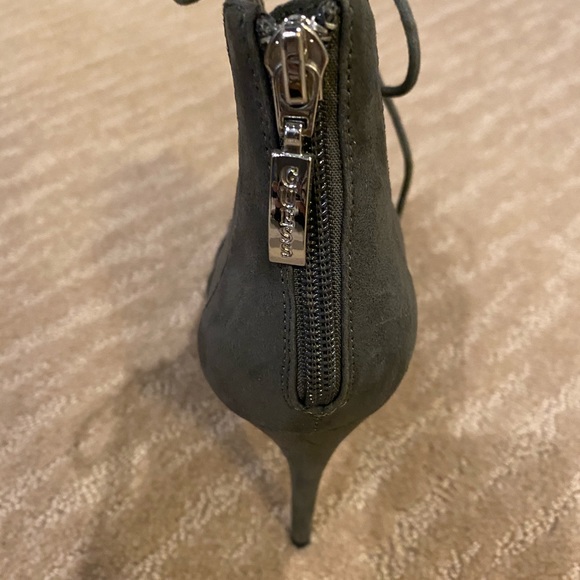 Lace up Guess Heels - Picture 3 of 4
